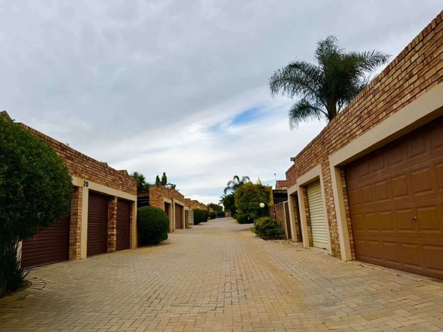 2 Bedroom Property for Sale in Wilgeheuwel Gauteng