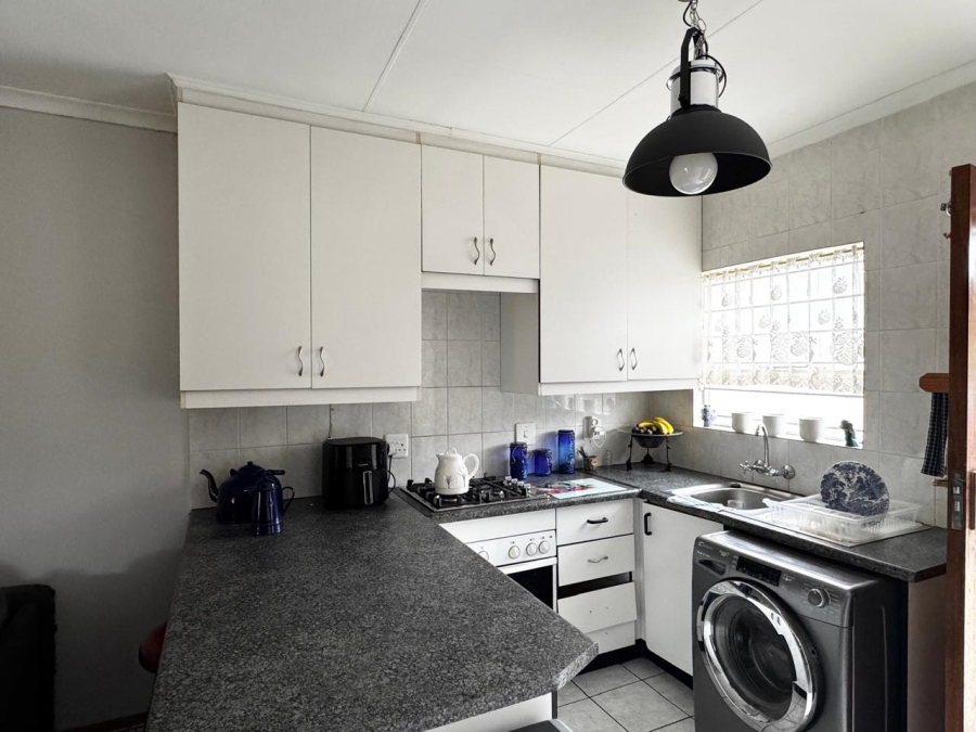 2 Bedroom Property for Sale in Wilgeheuwel Gauteng