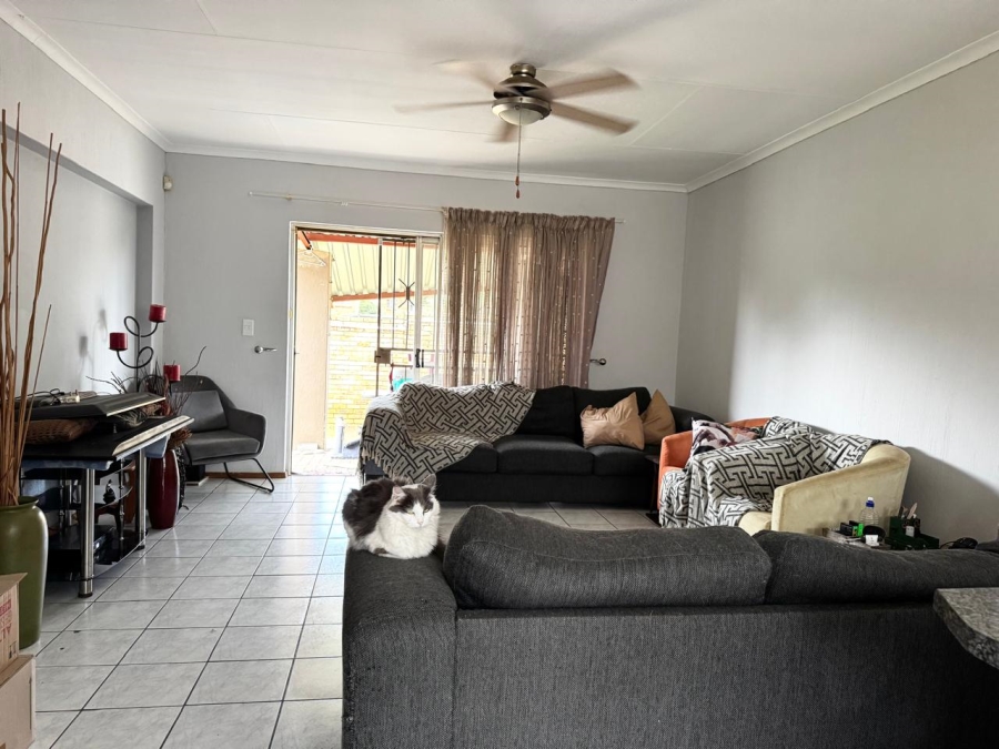 2 Bedroom Property for Sale in Wilgeheuwel Gauteng