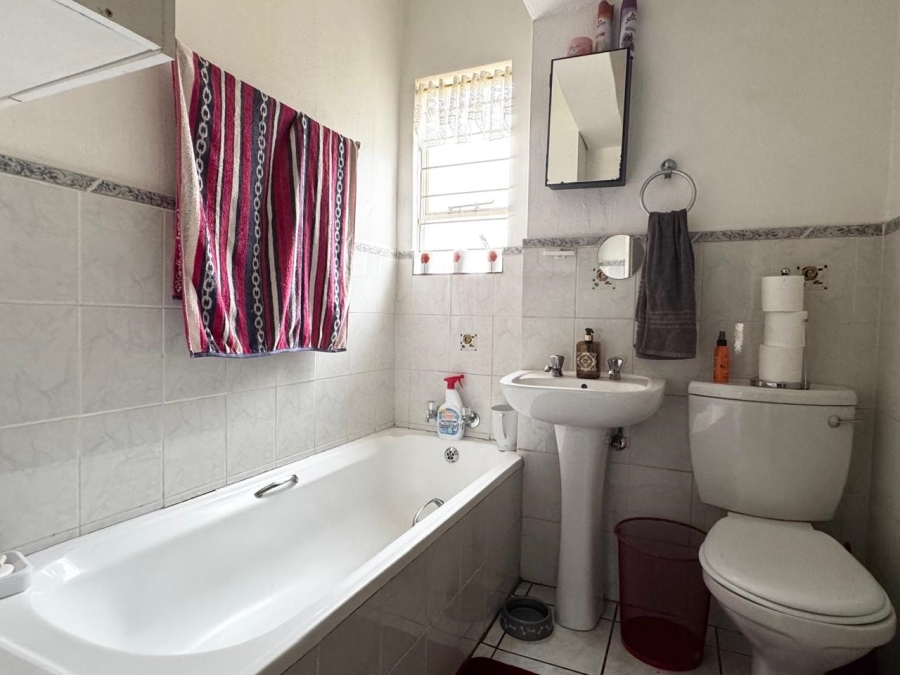 2 Bedroom Property for Sale in Wilgeheuwel Gauteng