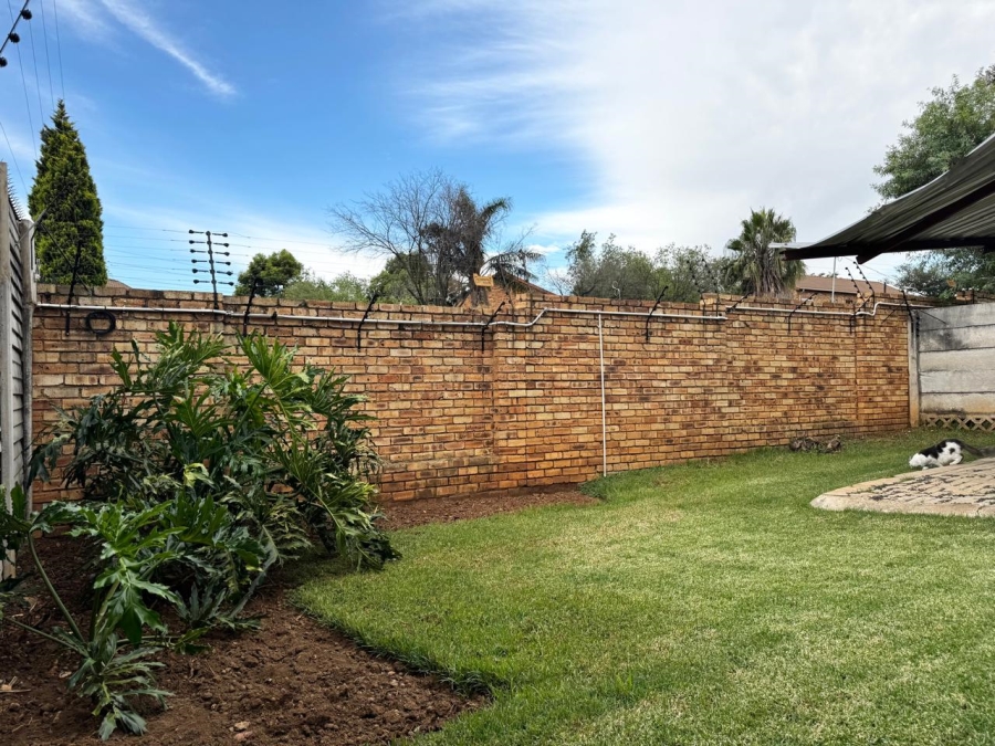 2 Bedroom Property for Sale in Wilgeheuwel Gauteng