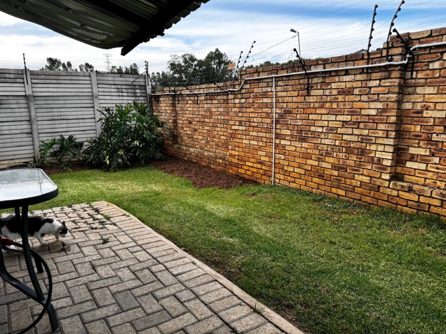 2 Bedroom Property for Sale in Wilgeheuwel Gauteng