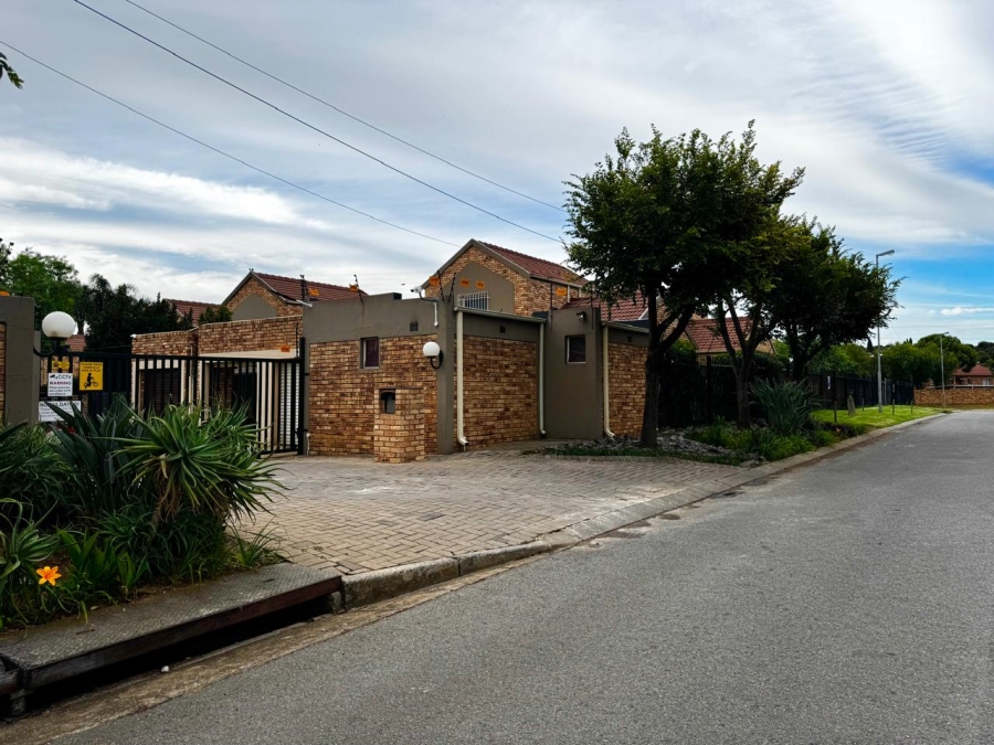2 Bedroom Property for Sale in Wilgeheuwel Gauteng