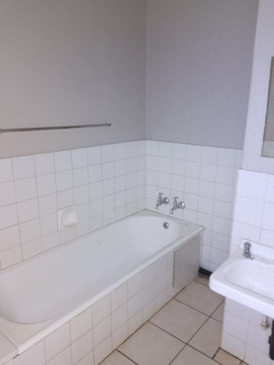 2 Bedroom Property for Sale in Windsor East Gauteng