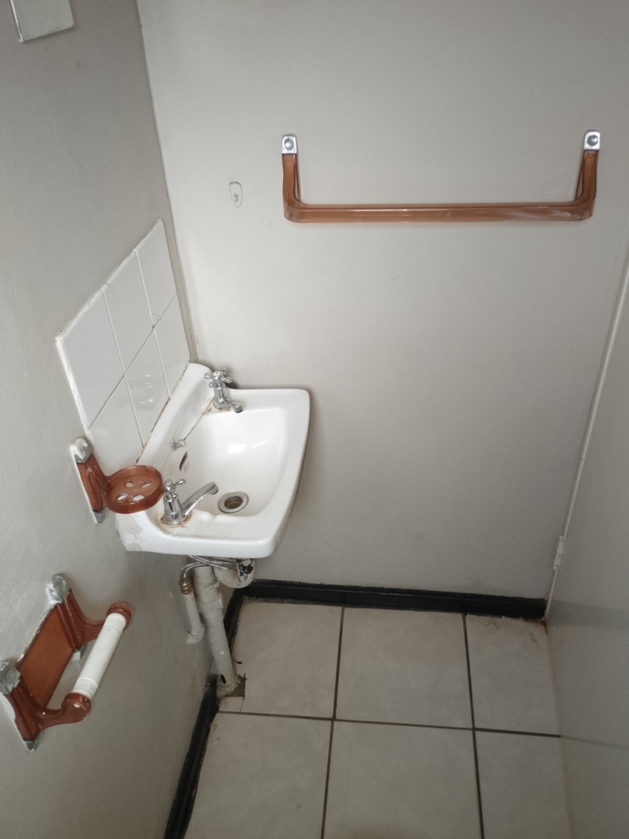 2 Bedroom Property for Sale in Windsor East Gauteng