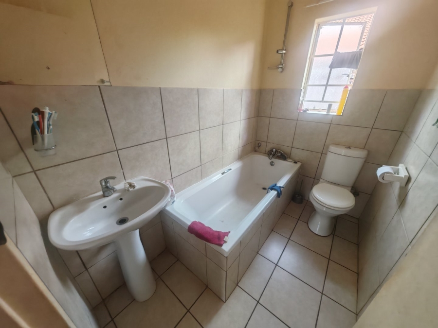 2 Bedroom Property for Sale in The Orchards Gauteng