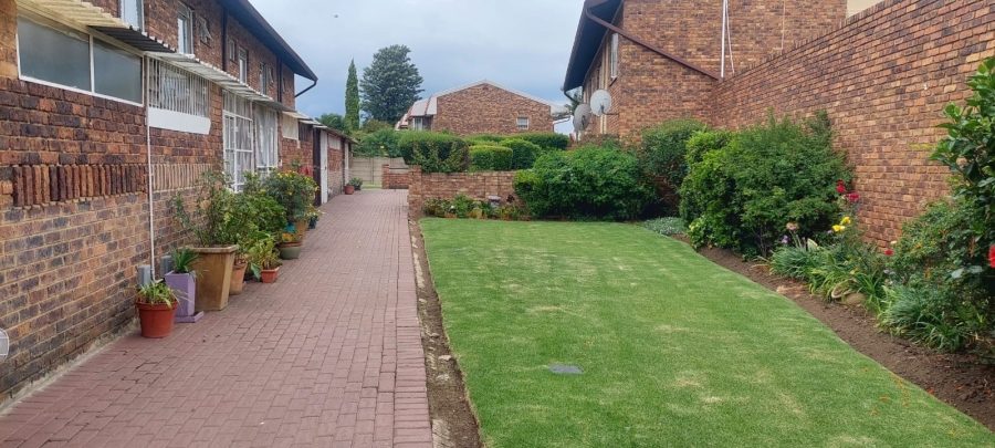 2 Bedroom Property for Sale in Dayanglen Gauteng