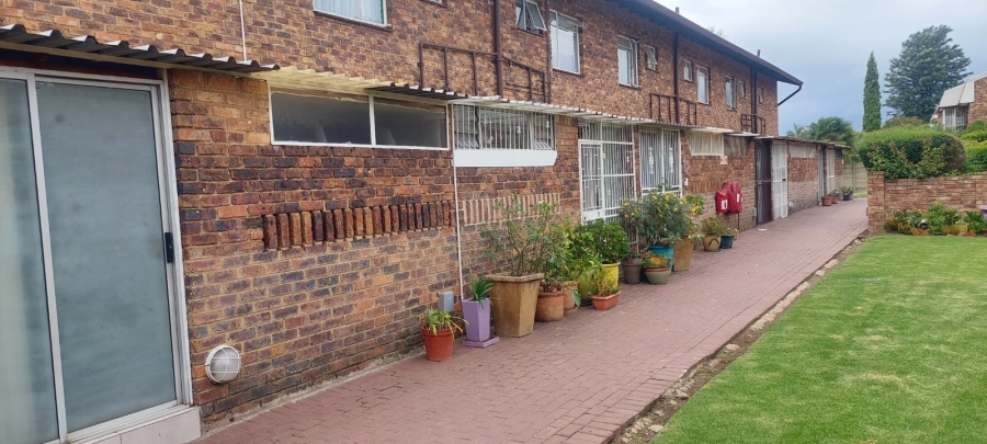 2 Bedroom Property for Sale in Dayanglen Gauteng