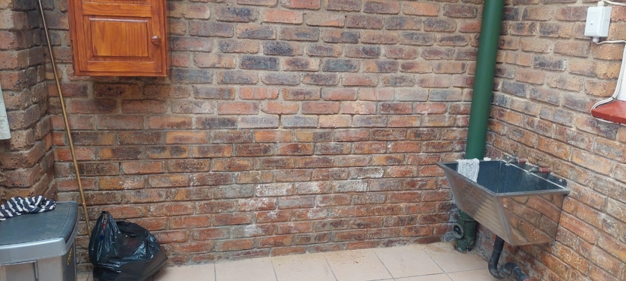 2 Bedroom Property for Sale in Dayanglen Gauteng