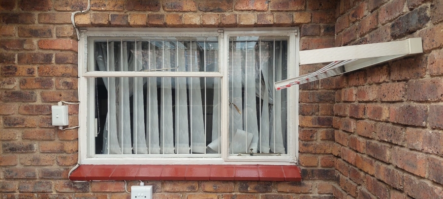 2 Bedroom Property for Sale in Dayanglen Gauteng