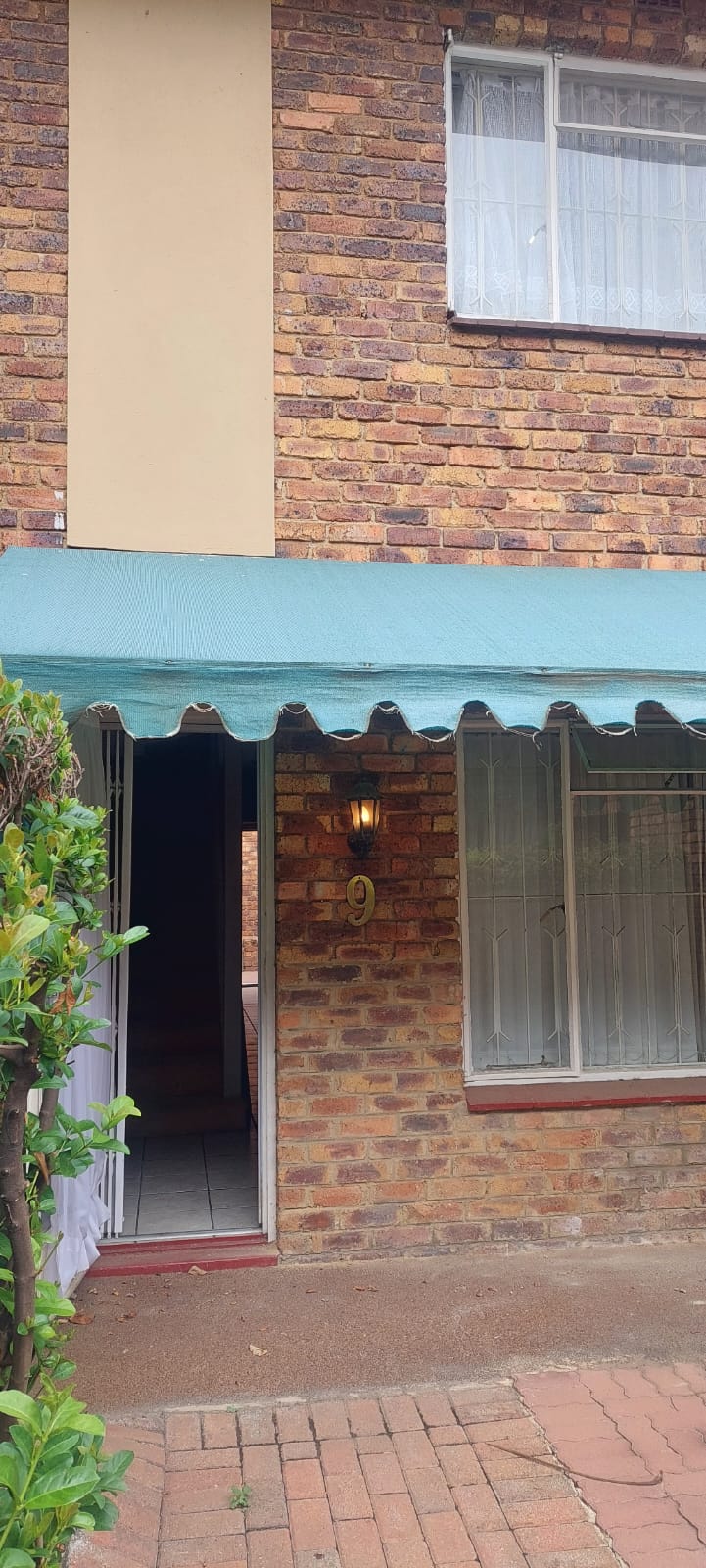 2 Bedroom Property for Sale in Dayanglen Gauteng