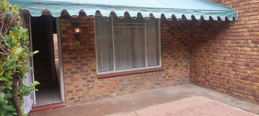 2 Bedroom Property for Sale in Dayanglen Gauteng