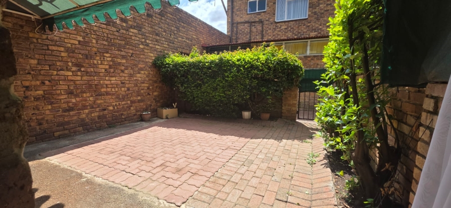 2 Bedroom Property for Sale in Dayanglen Gauteng