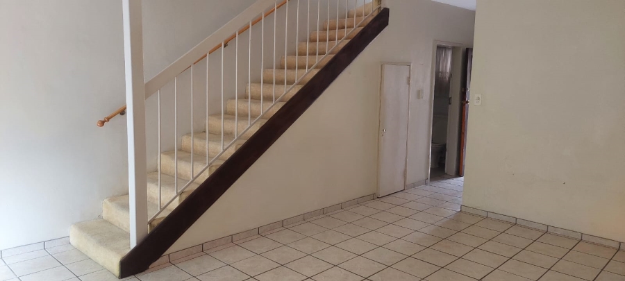 2 Bedroom Property for Sale in Dayanglen Gauteng