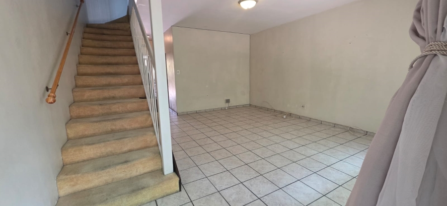 2 Bedroom Property for Sale in Dayanglen Gauteng