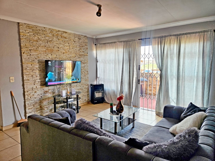 2 Bedroom Property for Sale in Norkem Park Gauteng