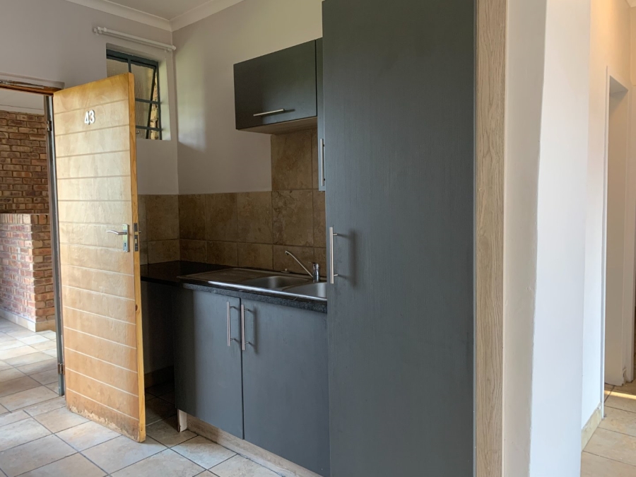 To Let 2 Bedroom Property for Rent in Rooihuiskraal North Gauteng