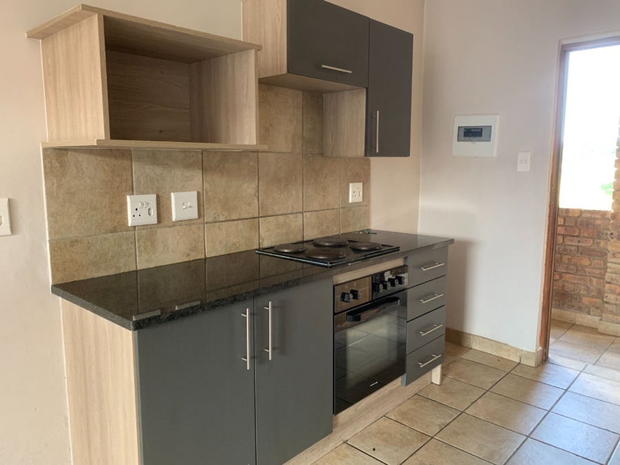 To Let 2 Bedroom Property for Rent in Rooihuiskraal North Gauteng