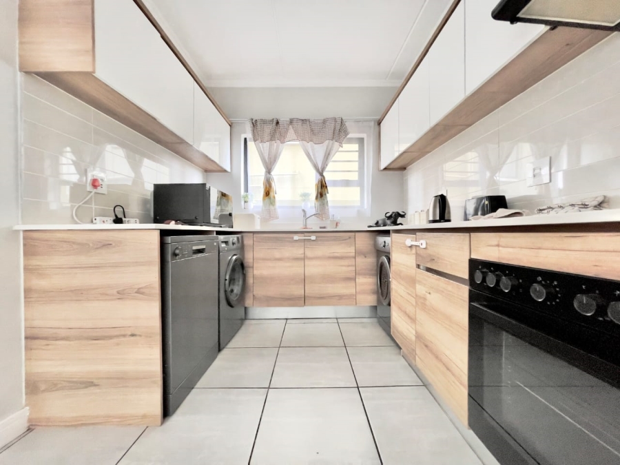 To Let 3 Bedroom Property for Rent in Waterfall Gauteng