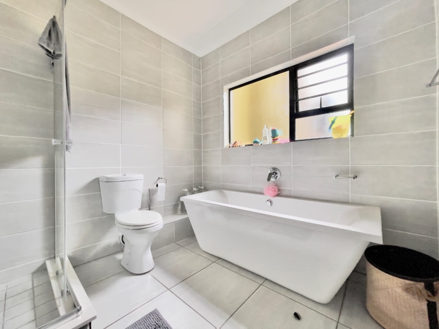 To Let 3 Bedroom Property for Rent in Waterfall Gauteng