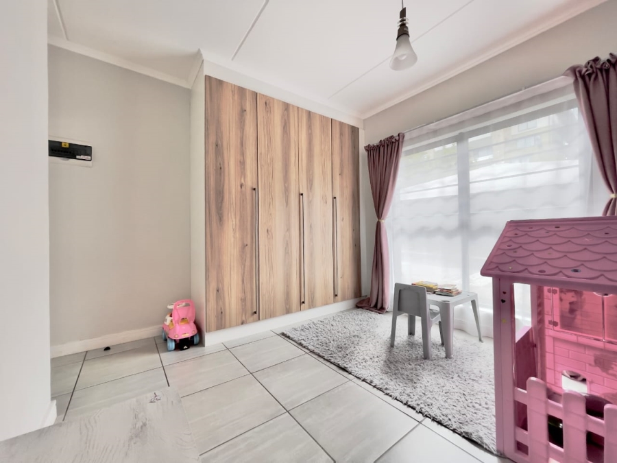 To Let 3 Bedroom Property for Rent in Waterfall Gauteng