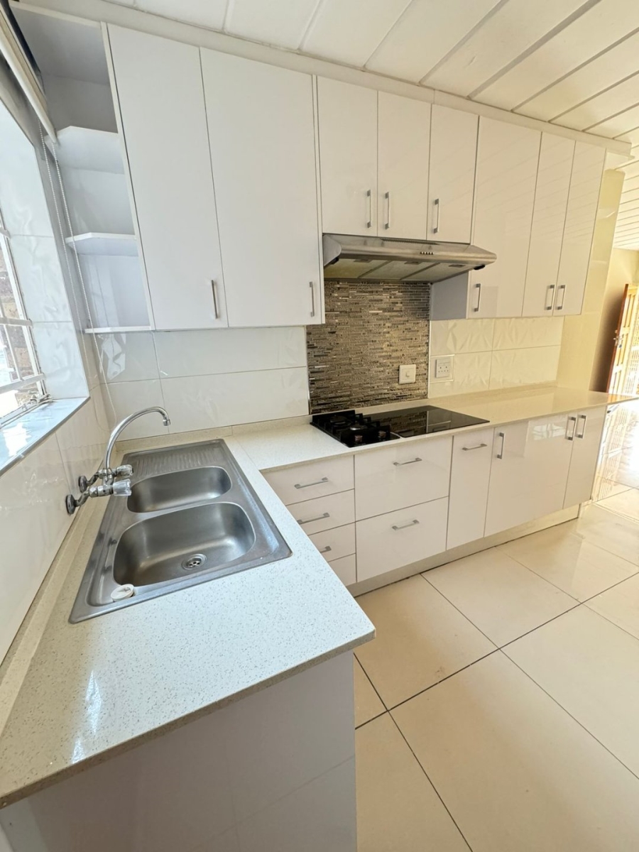 To Let 2 Bedroom Property for Rent in Noordwyk Gauteng