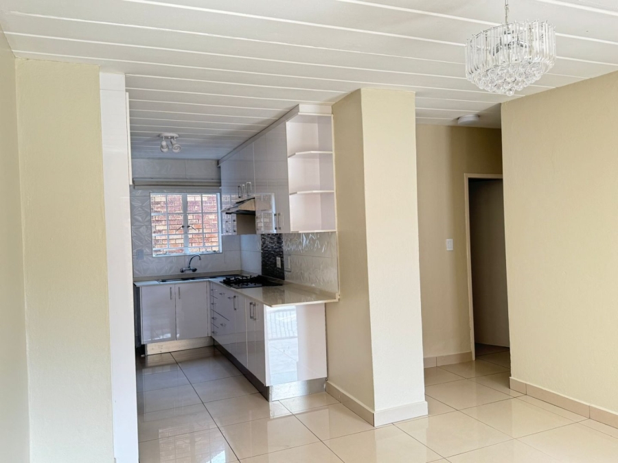 To Let 2 Bedroom Property for Rent in Noordwyk Gauteng