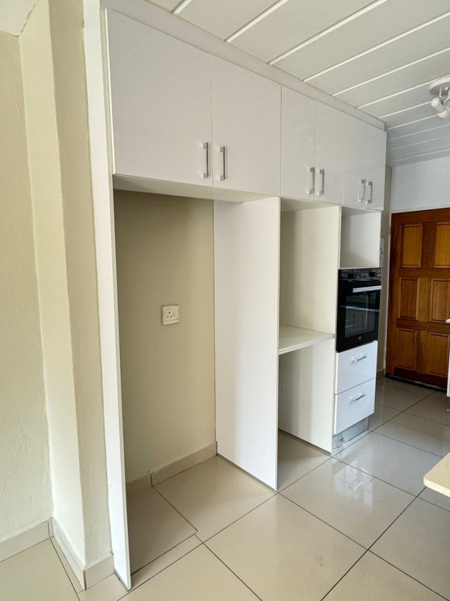 To Let 2 Bedroom Property for Rent in Noordwyk Gauteng