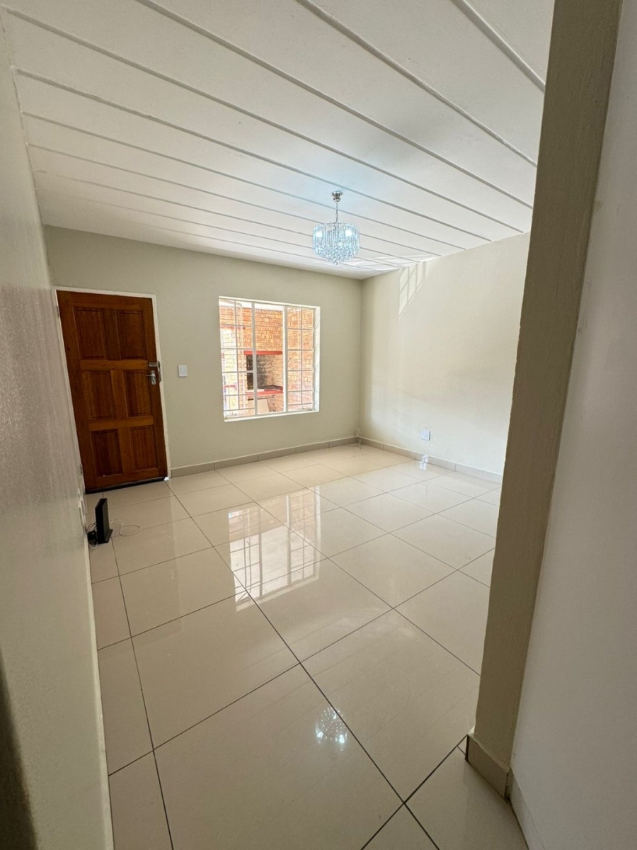 To Let 2 Bedroom Property for Rent in Noordwyk Gauteng