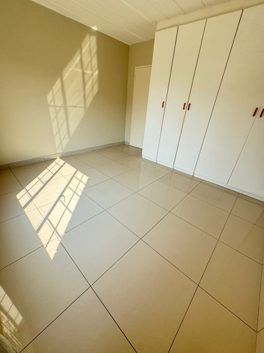 To Let 2 Bedroom Property for Rent in Noordwyk Gauteng