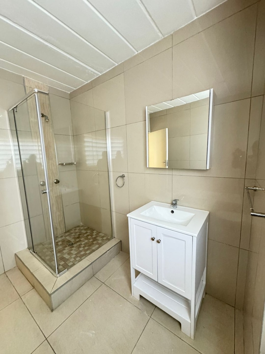 To Let 2 Bedroom Property for Rent in Noordwyk Gauteng