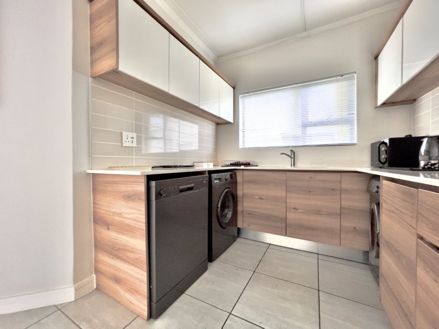 To Let 3 Bedroom Property for Rent in Waterfall Gauteng