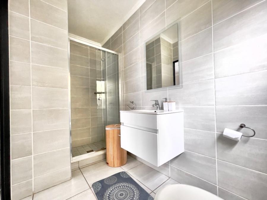 To Let 3 Bedroom Property for Rent in Waterfall Gauteng