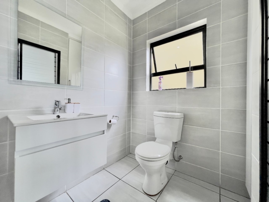 To Let 3 Bedroom Property for Rent in Waterfall Gauteng