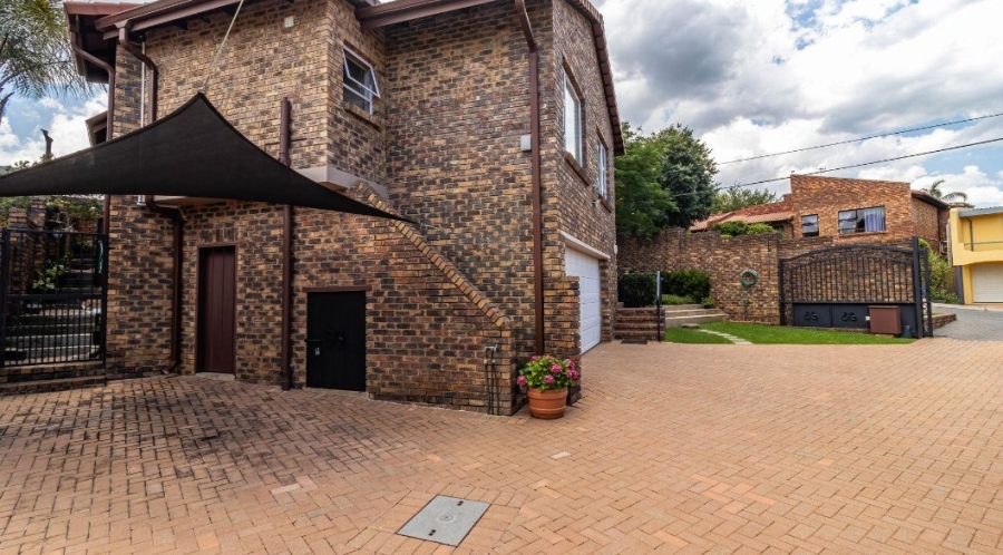 5 Bedroom Property for Sale in Bassonia Gauteng