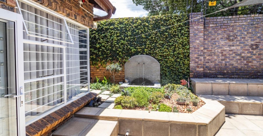 5 Bedroom Property for Sale in Bassonia Gauteng