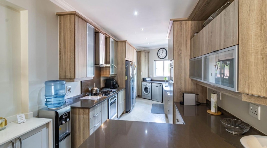 5 Bedroom Property for Sale in Bassonia Gauteng