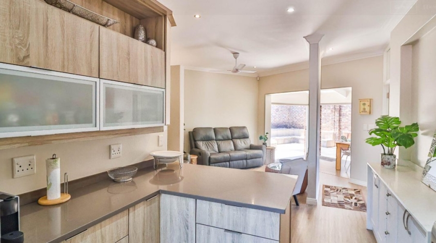 5 Bedroom Property for Sale in Bassonia Gauteng