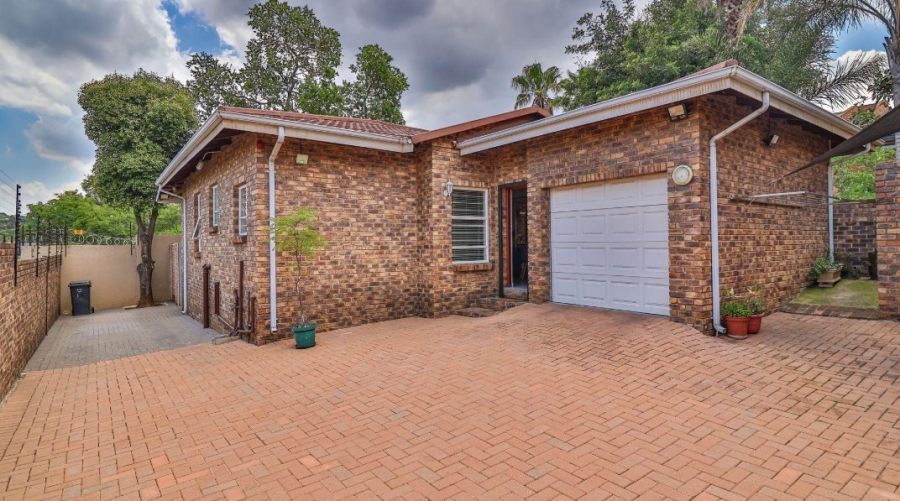 5 Bedroom Property for Sale in Bassonia Gauteng
