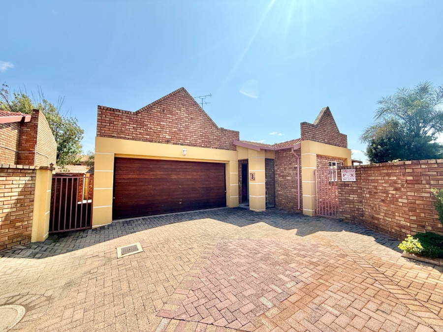 3 Bedroom Property for Sale in New Redruth Gauteng