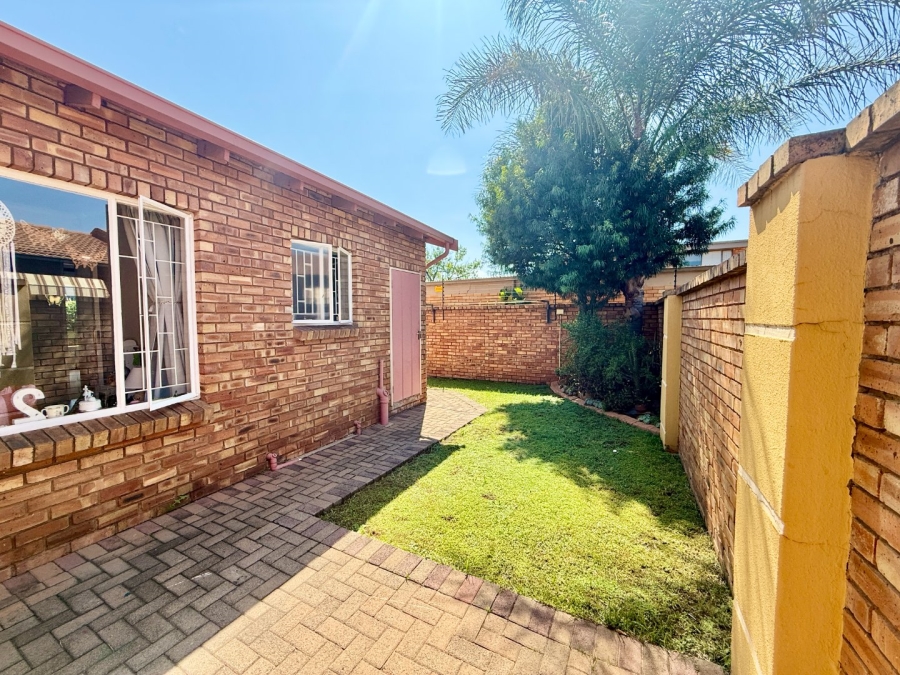 3 Bedroom Property for Sale in New Redruth Gauteng