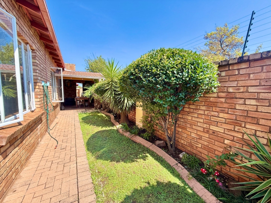 3 Bedroom Property for Sale in New Redruth Gauteng