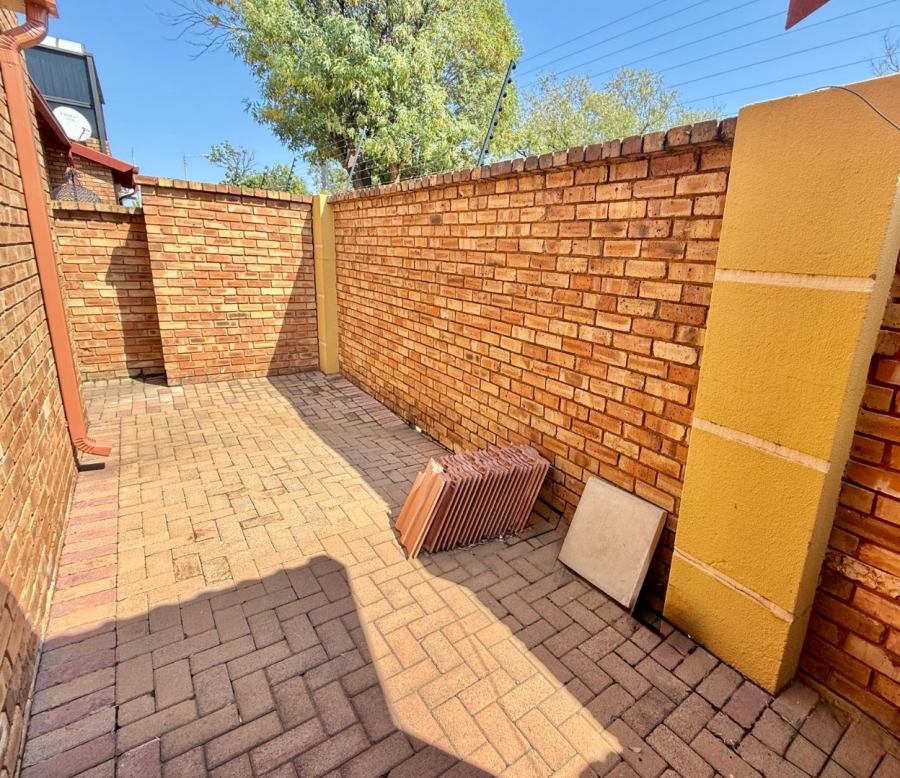 3 Bedroom Property for Sale in New Redruth Gauteng