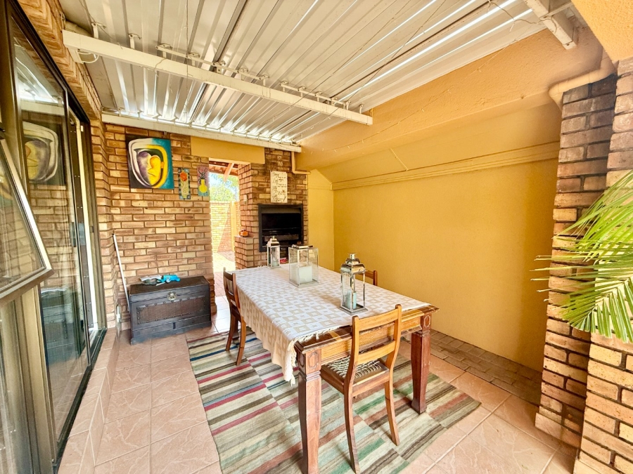 3 Bedroom Property for Sale in New Redruth Gauteng
