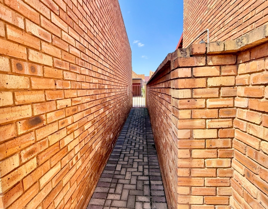 3 Bedroom Property for Sale in New Redruth Gauteng