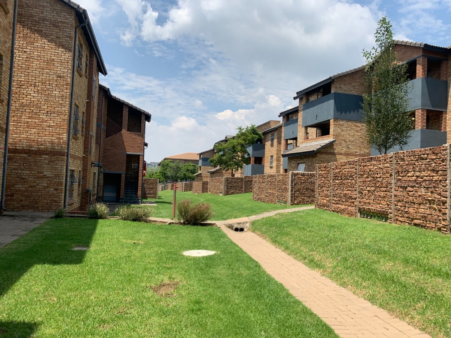 To Let 2 Bedroom Property for Rent in Noordwyk Gauteng
