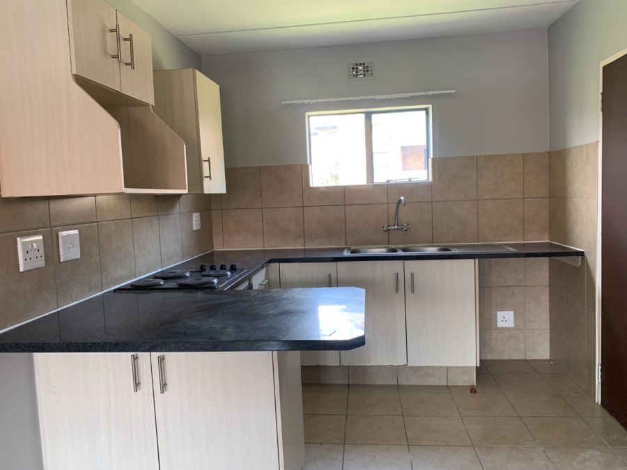 To Let 2 Bedroom Property for Rent in Noordwyk Gauteng
