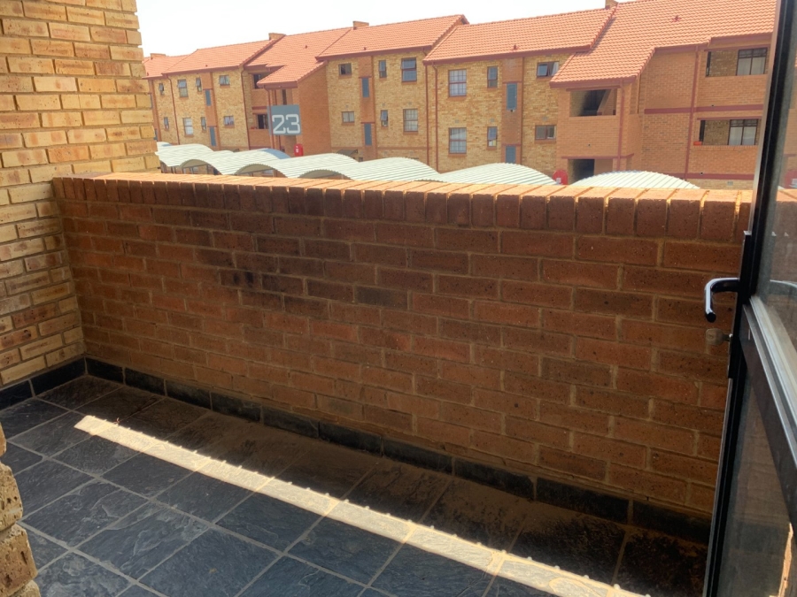 To Let 2 Bedroom Property for Rent in Noordwyk Gauteng