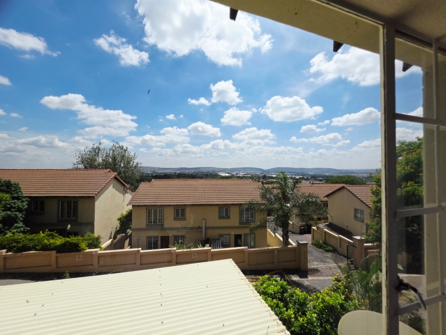 3 Bedroom Property for Sale in La Montagne Gauteng