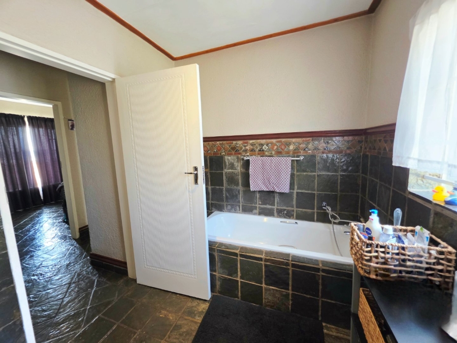 3 Bedroom Property for Sale in La Montagne Gauteng